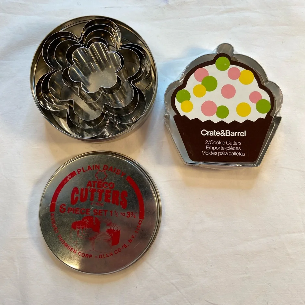 Cookie Cutters. Cupcake and Flowers 7 total